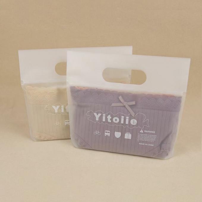 Impression personnalisée Sacs en plastique à fermeture à glissière ré-fermables respectueux de l'environnement avec poignée pour vêtements Sacs d'emballage 4