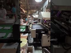 Chaîne d'assemblage de fabrication de précision en fonctionnement