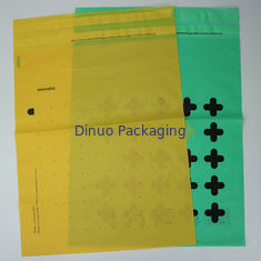 Un transport maritime sûr et durable avec un sac de courrier compostable en vert et en or