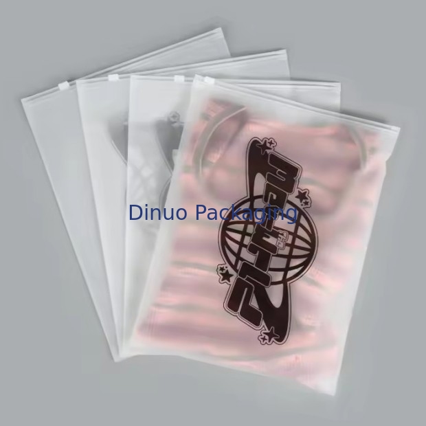 Sacs d'emballage à fermeture à glissière CPE personnalisés Sacs en plastique à fermeture à glissière transparente Sacs en plastique recouvertables pour vêtements