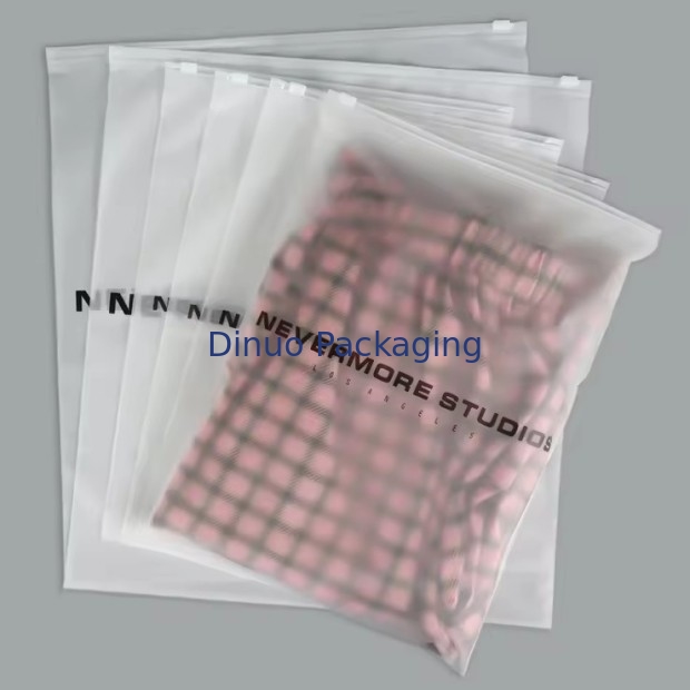 Sacs d'emballage à fermeture à glissière CPE personnalisés Sacs en plastique à fermeture à glissière transparente Sacs en plastique recouvertables pour vêtements