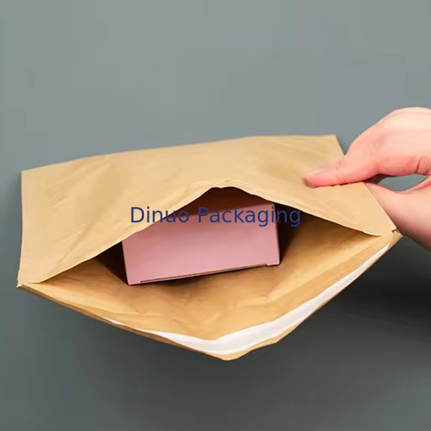 Enveloppe de papier kraft expéditif biodégradable à l'épreuve des chocs