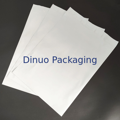 Noir blanc de sac de Polymailer d'enveloppe réutilisée imprimé par coutume pour l'expédition exprès de courrier