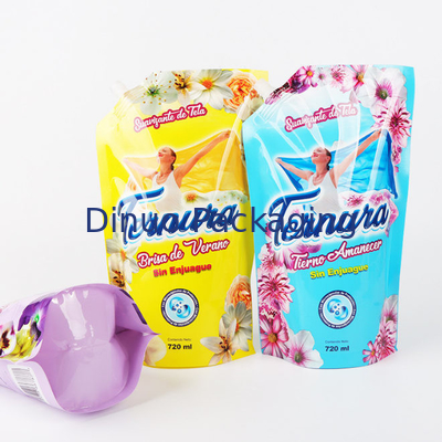 Le support imprimé fait sur commande de détergent de blanchisserie vers le haut des poches remplissent le sac d'emballage de savon de liquide