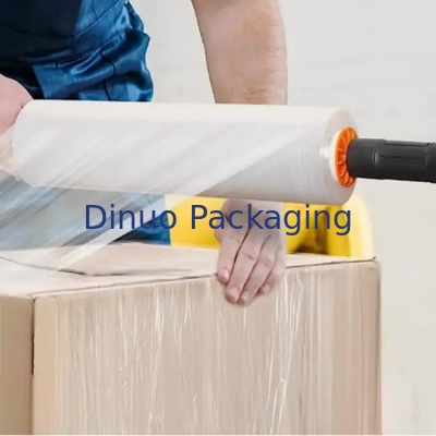 Films de déchirure et de rétrécissement rouges en LLDPE de 0,012 mm conçus avec une poignée en plastique