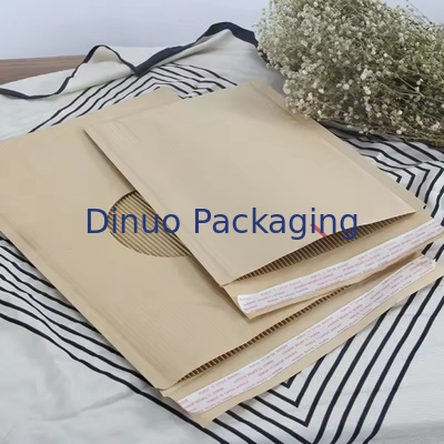 Coussin ondulé en nid d'abeille poly-mailer rembourré Enveloppes d'expédition en papier kraft Sacs à lettres à bulles