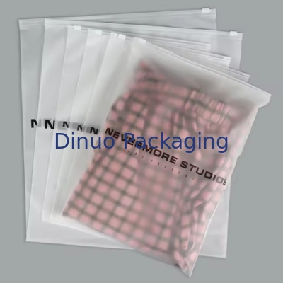 Sacs d'emballage à fermeture à glissière CPE personnalisés Sacs en plastique à fermeture à glissière transparente Sacs en plastique recouvertables pour vêtements