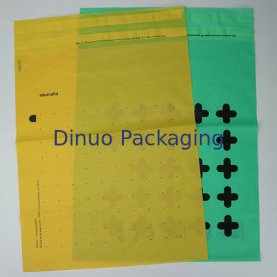 Un transport maritime sûr et durable avec un sac de courrier compostable en vert et en or