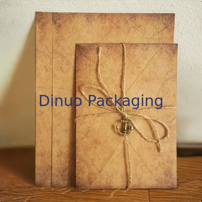 Ensemble d'enveloppes en papier kraft antique avec corde et pendentifs en métal pour l'emballage de cartes-cadeaux rétro
