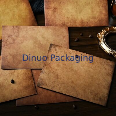 Ensemble d'enveloppes en papier kraft antique avec corde et pendentifs en métal pour l'emballage de cartes-cadeaux rétro