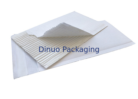 Aucune enveloppes matelassées ondulées blanches en plastique de papier d'emballage écologiques