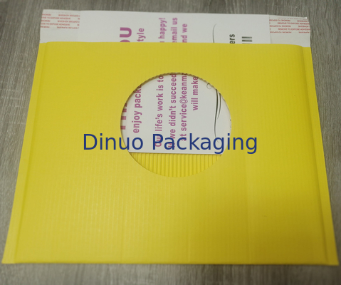 Le joint recyclable d'individu a ridé les enveloppes de empaquetage capitonnées de papier de coussin